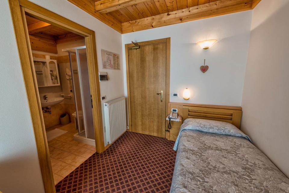 La Montanina Hotel In Val Di Non Malusch Zimmer foto
